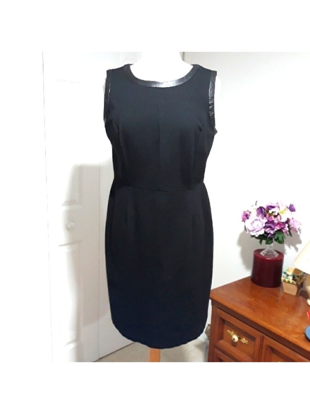 Talbots Sleeveless Vlack Stretch Back Zippered Classic  Dress Size 12 P